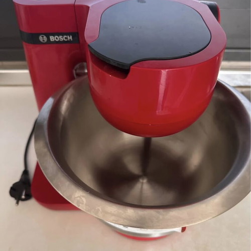 Bosch MUM kitchen machine like new, red with attachments