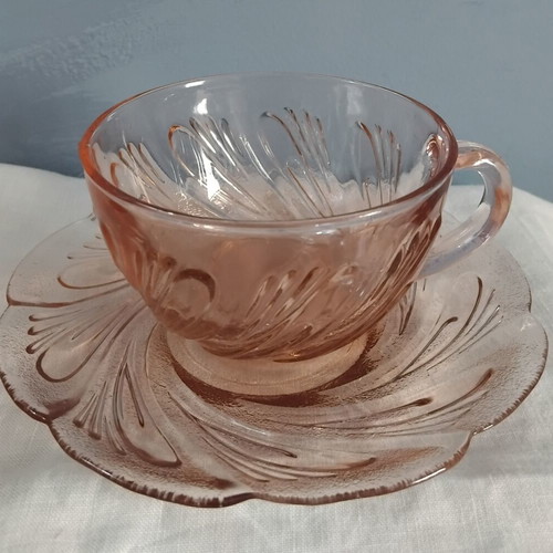 Vintage KIG Indonesia tea and coffee set pink glass, like new, 8 pieces