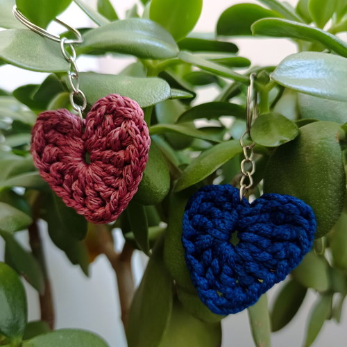 Handmade heart-shaped crochet keychains, pack of 2, blue and pink