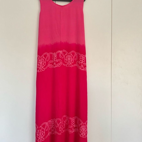 Long sleeveless pink dress like new with patterns