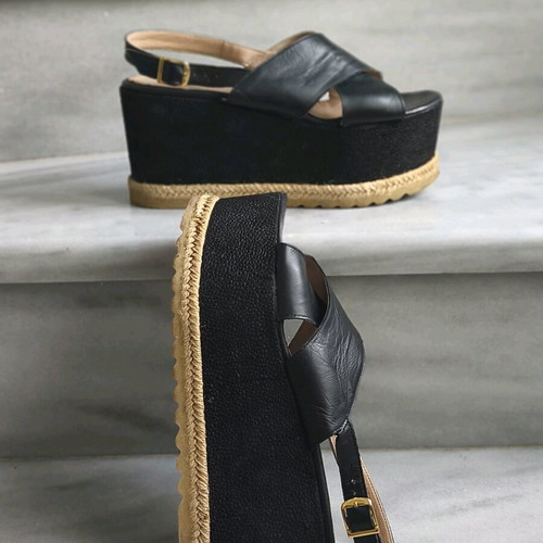 Tsitsivas handmade black leather platform sandals like new, size 39
