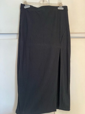 Black midi skirt with slit