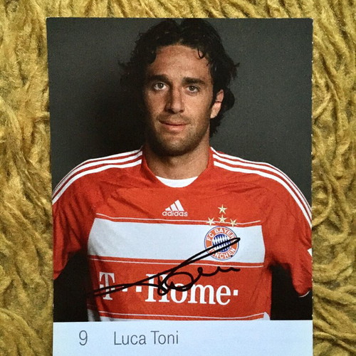 FC Bayern Munich 2008-2009 collectible cards with authentic player autographs