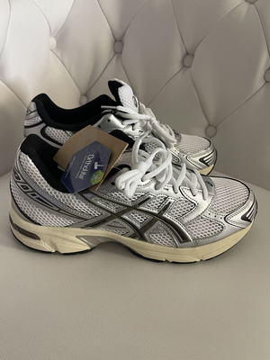 Asics Gel sneakers καινούργια με καφέ και μαύρες ρίγες μέγεθος 43.5