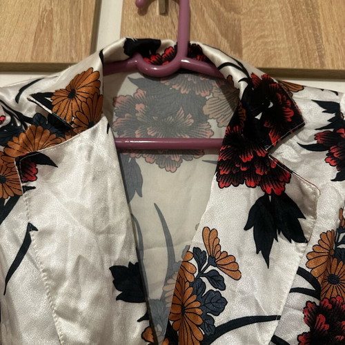 Colorful shirt like new, size large