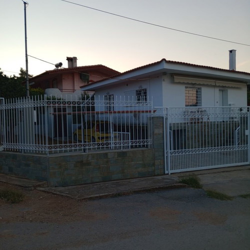Detached house in Agioi Apostoloi Attica near sea, renovated