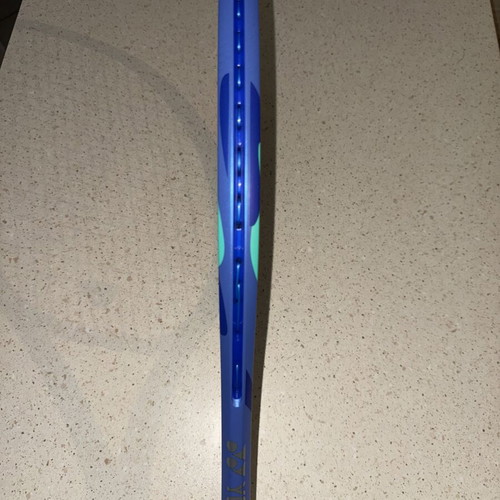 Yonex Ezone 98 305gr Blast Blue L4 tennis racket like new