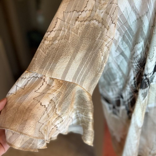 Lightweight blouse with geometric print like new, size M