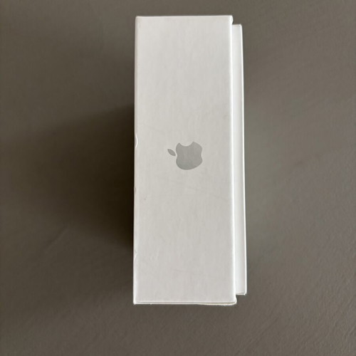 Apple AirPods 2 with wireless charging case