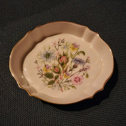Oval Wild Tudor Aynsley Fine Bone China plate like new