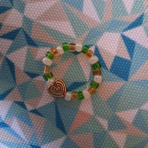 Elastic ring with beads and gold-colored heart, like new