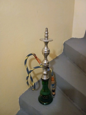 Ναργιλές 70 cm σαν καινούργιος με γυάλινη βάση και μεταλλικό σώμα