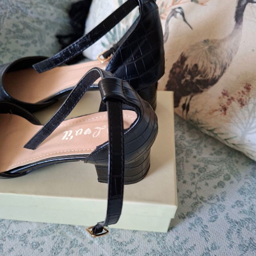 Black pumps like new, size 38