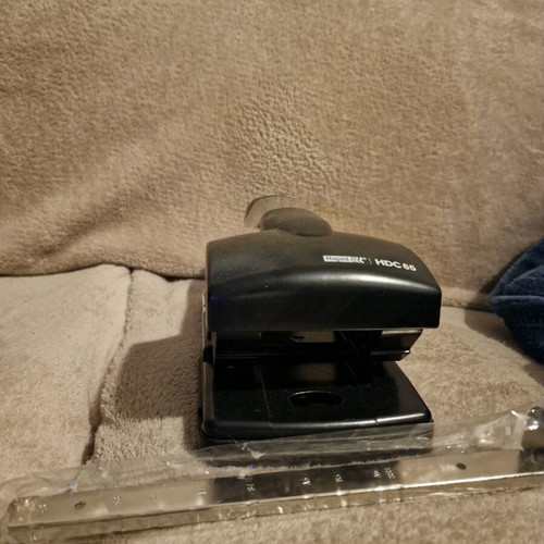 Hole puncher new with ergonomic handle and metal parts