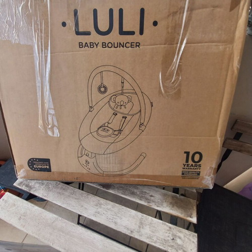 Electric baby rocker and swing 2 in 1 like new with 12 melodies