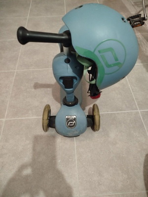 Scoot & Ride Highwaykick 1 триколесен детски скутер с каска