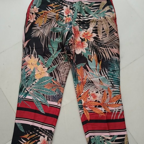 Floral pants Zara new, colorful crop design, size M