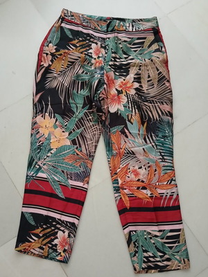 Floral pants Zara new, colorful crop design, size M
