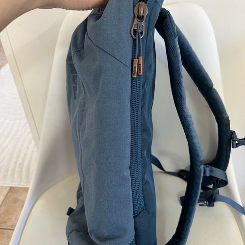 Thule backpack for 15.6'' laptop like new, blue