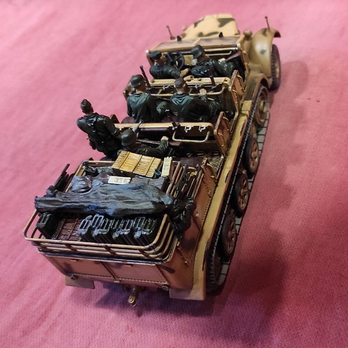 COLLECTIBLE metal version of the tracked vehicle "German Sd.Kfz.7 Half-Track"132 OUT OF STOCK.