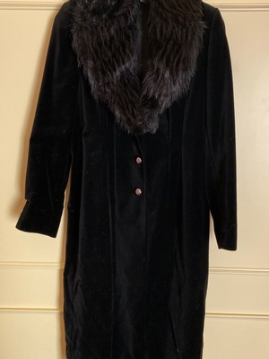 Velvet coat used black with detachable fur collar, size 38