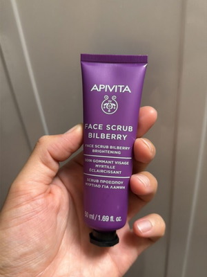 Apivita Face Scrub Bilberry για λάμψη