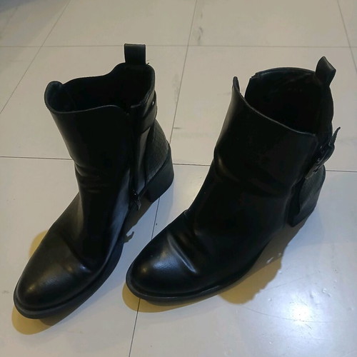 Booties like new, size 40, black