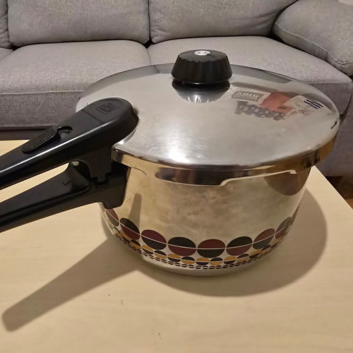 Fissler Solaryme pressure cooker 8 lt