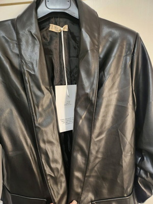 Leather blazer new one size with sleeve detail