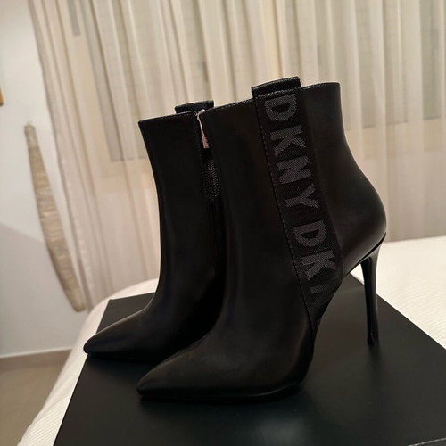 Boots DKNY size 35 black leather new, 10 cm heel