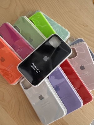 Apple Silicone Case for iPhone 13 / 14 new with microfiber lining