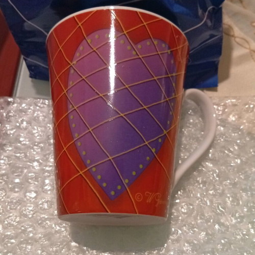 Ceramic mug with heart design new