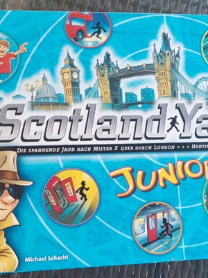 Junior Scotland Yard board game like new