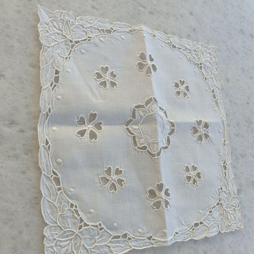 Handmade white cutwork table linen 31×33 cm used, decorative