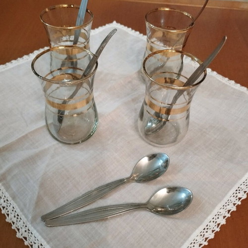 Authentic Tulip Tea Set with 4 Glasses, 6 Güllü Spoons and Handmade Doily