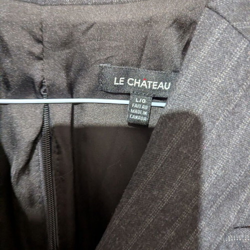 La chateau dress size large, like new, ideal for office