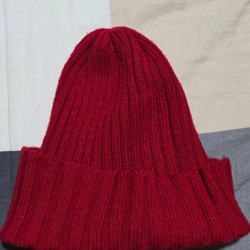 Benetton children's and teen unisex hat like new, red