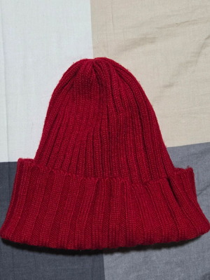 Benetton children's and teen unisex hat like new, red