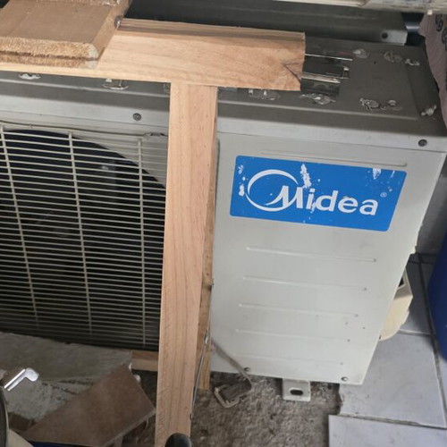 Ceiling-Floor Air Conditioner 12000 BTU used, with remote control