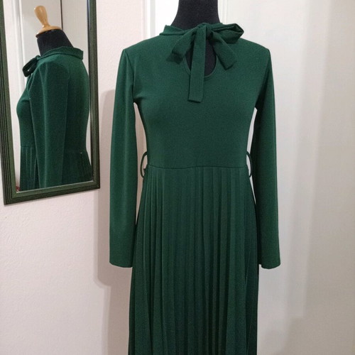 Midi dress green like new, size M, winter style