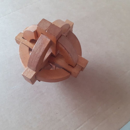 Metal and wooden puzzle like new, set of 2 pieces