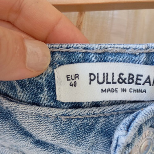 Pull & Bear Jeans like new, relaxed fit with prints, size L