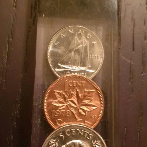 Collectible Letter Opener 1978 with 3 Coins Queen Elizabeth II like new