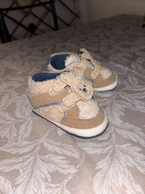 Mayoral baby shoes size 18 new, pair