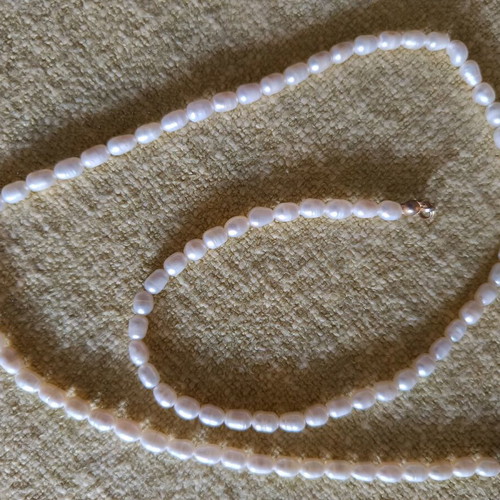 Pearl necklace like new with small white authentic pearls