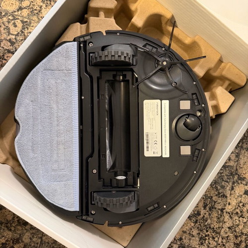 Roborock S7 with Auto Emptying Dock like new and extra consumables