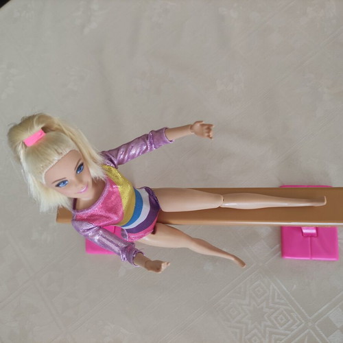 Κούκλα Barbie αθλήτρια ενόργανης γυμναστικής μεταχειρισμένη με κάποια αξεσουάρ και ρούχα