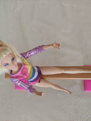 Κούκλα Barbie αθλήτρια ενόργανης γυμναστικής μεταχειρισμένη με κάποια αξεσουάρ και ρούχα