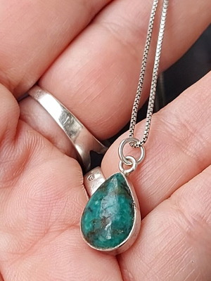 Silver necklace with chrysocolla Eilat Estate stone like new, 925 stamp