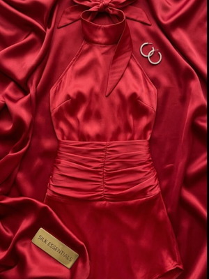 Red silk halter neck dress like new with removable belt